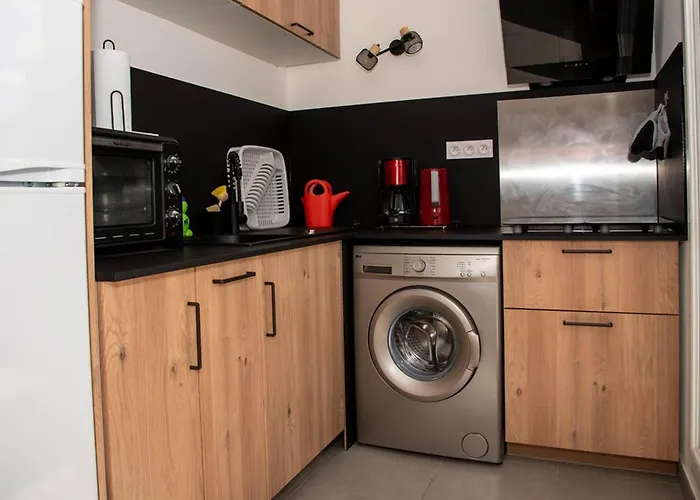 Au Lavandou Avec Terrasse - 4 Personnes - Fr-1-803-26 Lägenhet